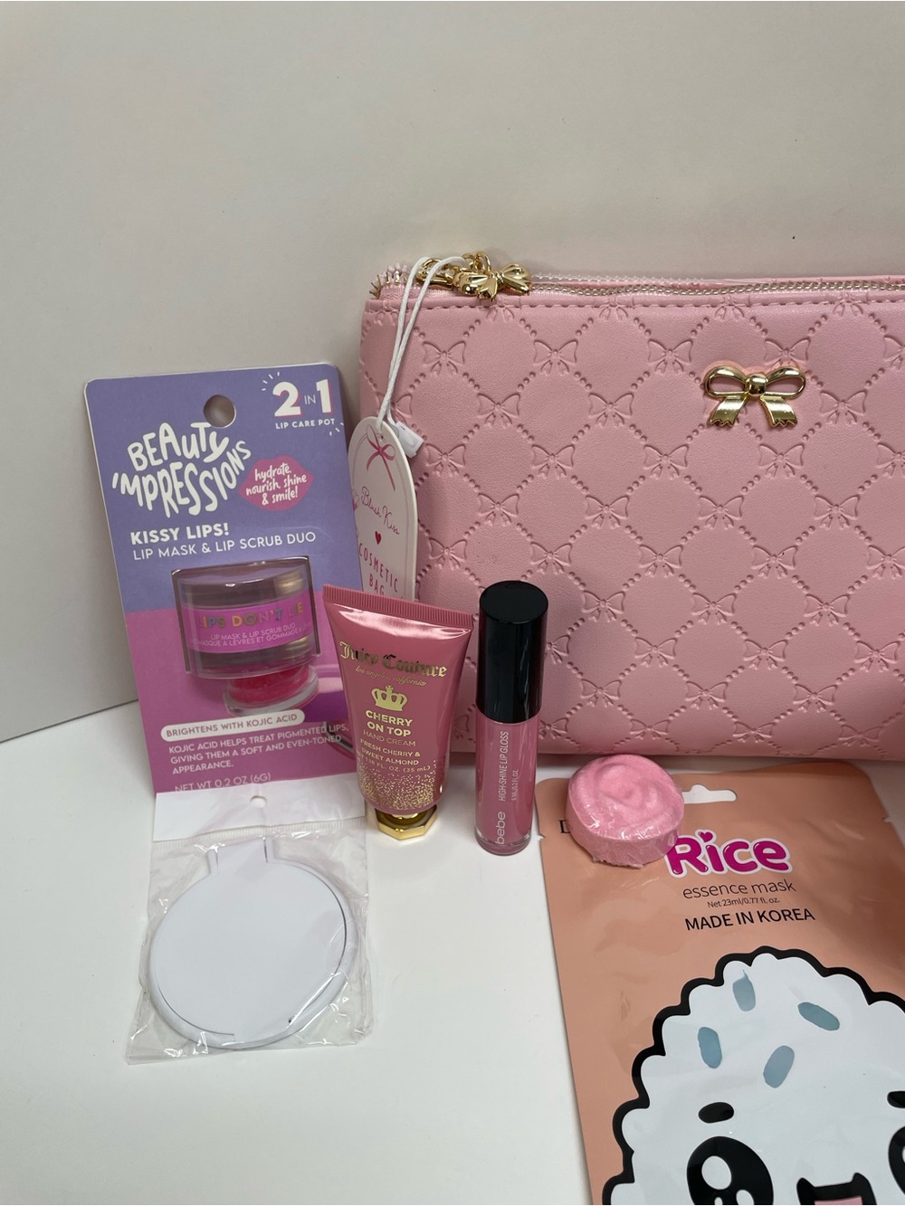 Pink Quilted Cosmetic Pouch Gift Set with Pink Lip Care Face Mask 8 pieces - Picture 2 of 13